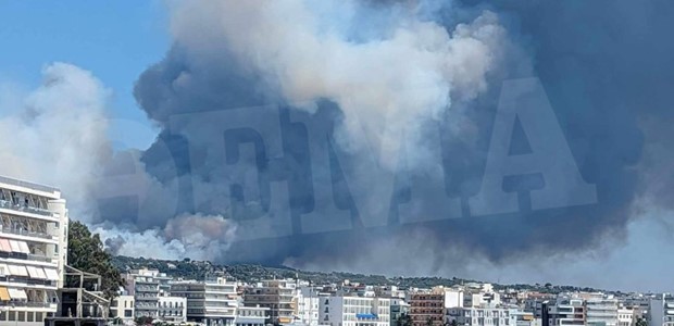 Τεράστια φωτιά σε δασική έκταση στο Λουτράκι